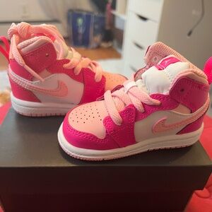 Jordan 1 MID toddlers